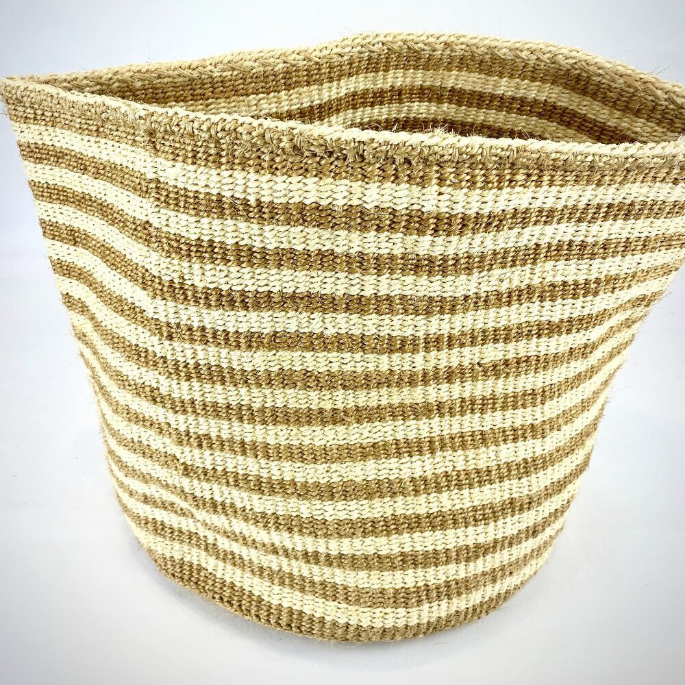 NWOT Natural Sisal Basket/Storage/Planter - Picture 4 of 5